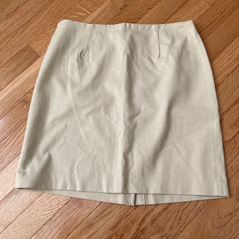 NWOT Cream Gap skirt size 10